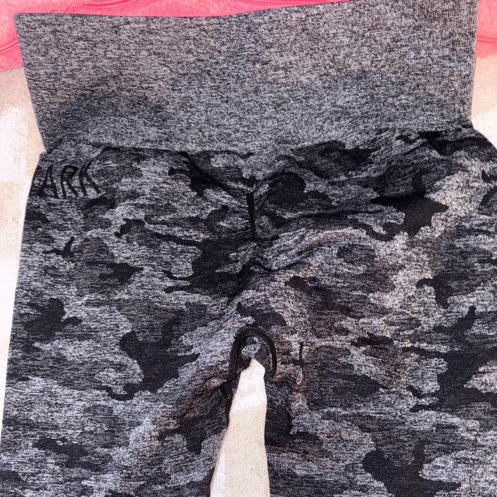 Gym shark camo leggings